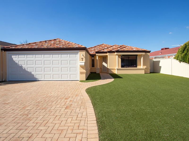 7 Mannix Pass, Queens Park