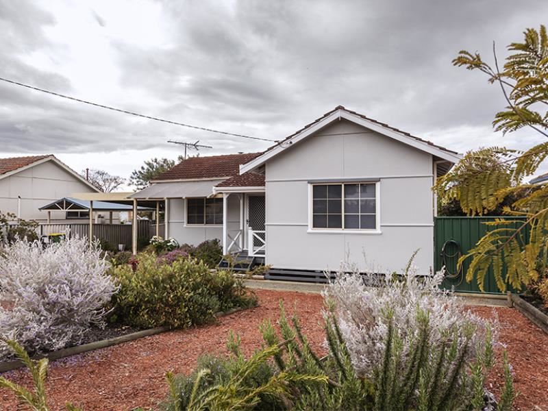 82 Lock Street, Narrogin