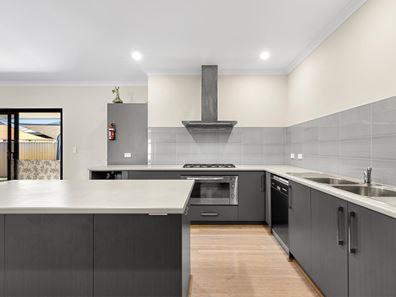 5 Selhurst Parkway, Baldivis WA 6171