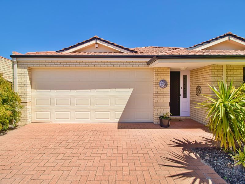 7 Riaza Parkway, Port Kennedy WA 6172