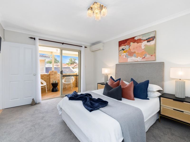 2/207 Royal Street, Yokine