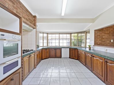 12 Allamanda Way, Halls Head WA 6210