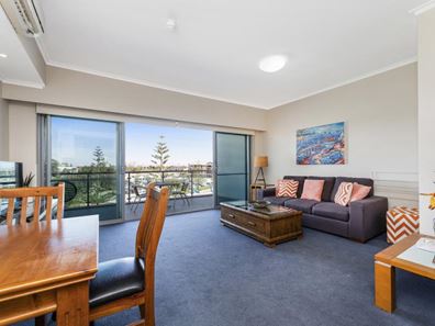 205/16 Dolphin Drive, Mandurah WA 6210