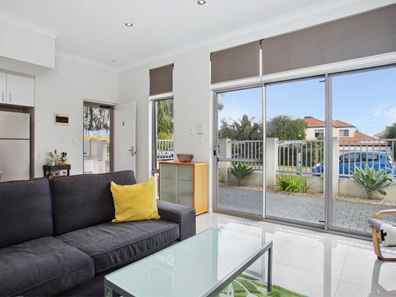 2/4 Waterloo Street, Joondanna WA 6060