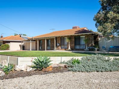 15 Livingstone Way, Padbury WA 6025