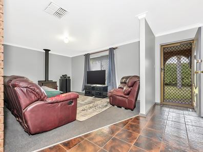 9 OSMUNDA PLACE, Pinjarra WA 6208