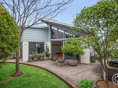 2E Rennie Crescent North, Hilton WA 6163