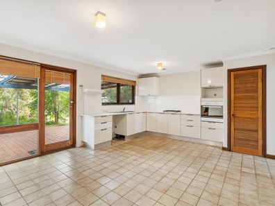 7 Peet Road, Kalamunda WA 6076