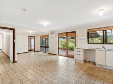 7 Peet Road, Kalamunda WA 6076