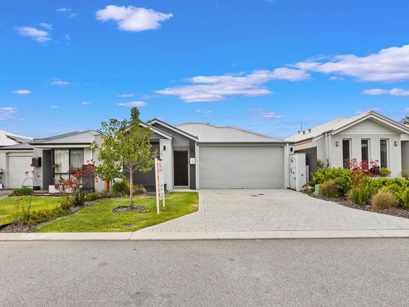 8 Strumpshaw Road, Aveley WA 6069