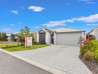 8 Strumpshaw Road, Aveley WA 6069