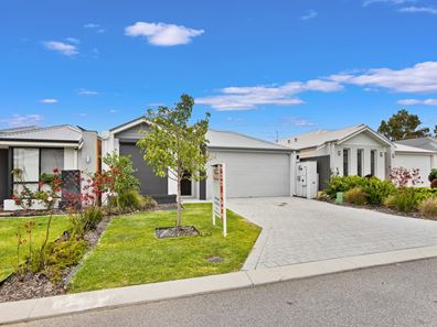 8 Strumpshaw Road, Aveley WA 6069