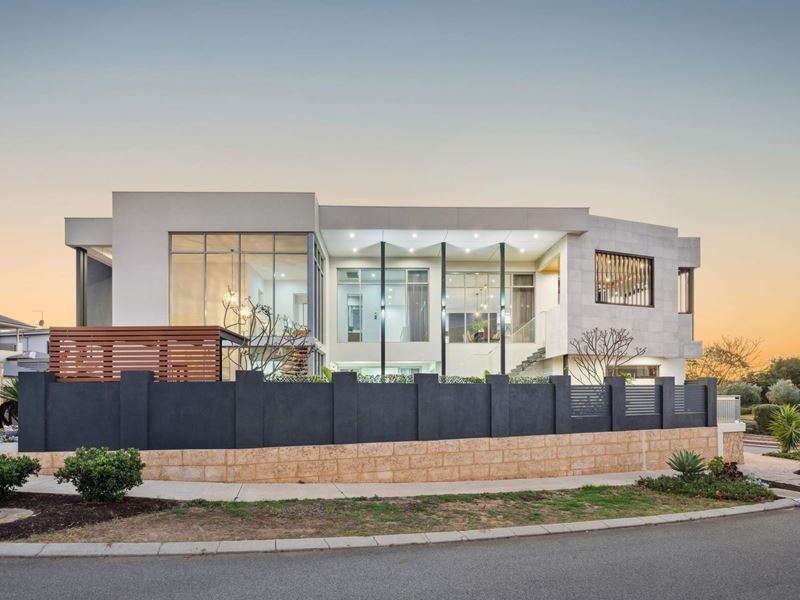 10 Lucretia Circle, North Coogee WA 6163