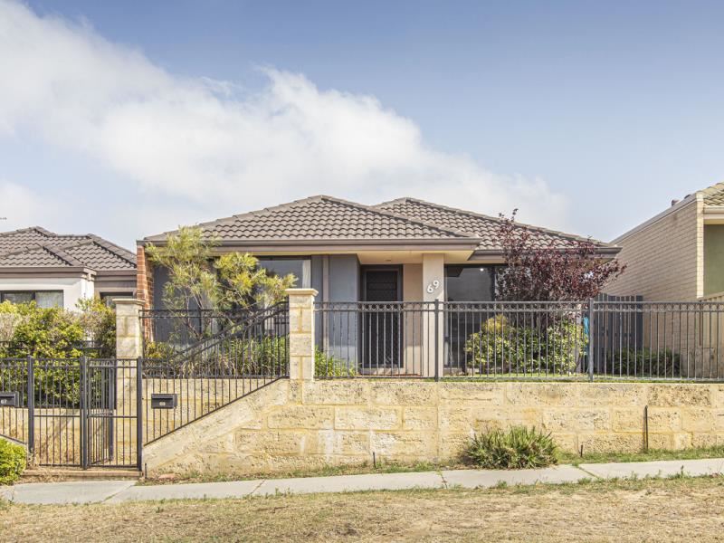 69 Feakle Bend, Ridgewood