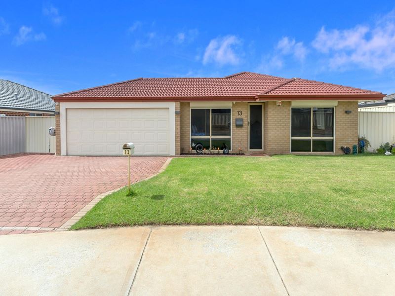 13 Berkeley Way, Orelia