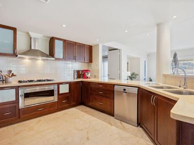 35 Van Kleef Circuit, Mount Claremont WA 6010