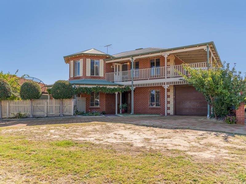 14 Kulungar Elbow, South Guildford WA 6055