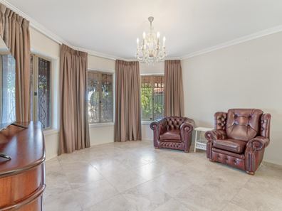 14 Kulungar Elbow, South Guildford WA 6055
