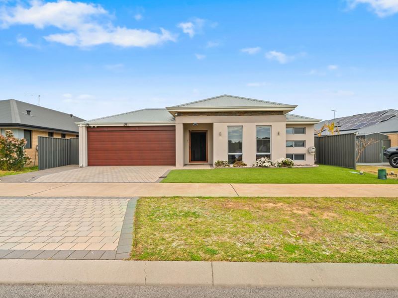 18 Bradley Street, Lakelands WA 6180