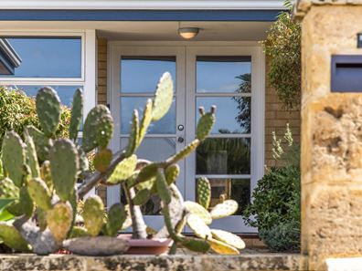 25 Sainte Maxime Avenue, Port Kennedy WA 6172