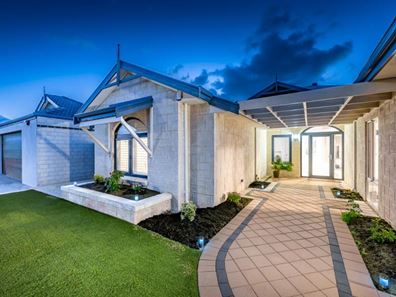 7 Hayling Road, Iluka WA 6028