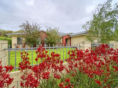 7 Albert Street, Little Grove WA 6330