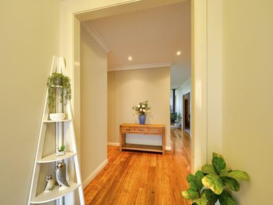 7 Albert Street, Little Grove WA 6330