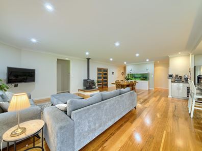 7 Albert Street, Little Grove WA 6330