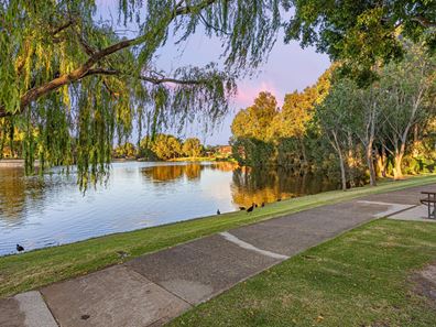 8 Burnside Terrace , Canning Vale WA 6155