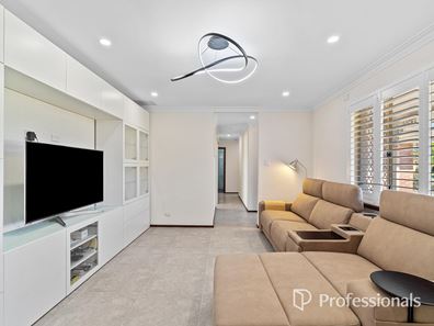 6 Nicholson Loop, Bateman WA 6150