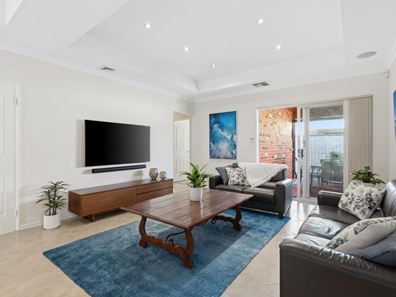 6D May Drive, Nollamara WA 6061