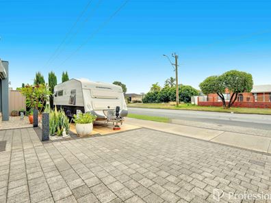 77 Murdoch Road, Thornlie WA 6108