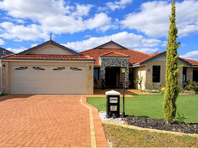 27 Kingsland Loop, Canning Vale WA 6155