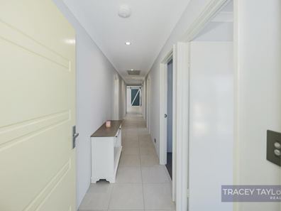 16 Parakeet Rise, Eglinton WA 6034