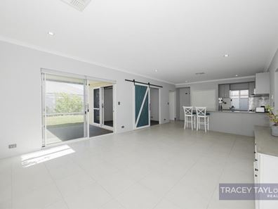 16 Parakeet Rise, Eglinton WA 6034