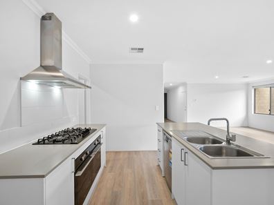 8 Moonlight Street, Madora Bay WA 6210