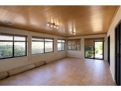 18 Gungurru Avenue, Hocking WA 6065