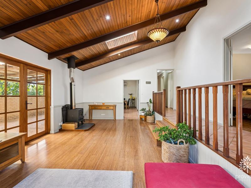 7 Vernallan Way, Lesmurdie WA 6076