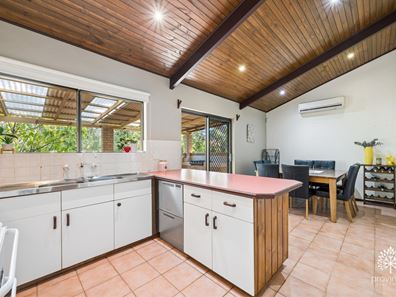 7 Vernallan Way, Lesmurdie WA 6076