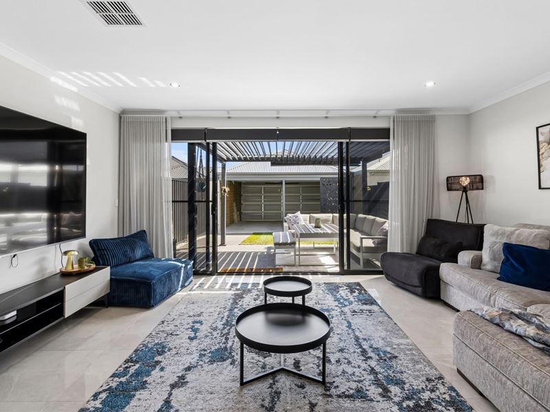 13 Montague Grange, Bushmead WA 6055