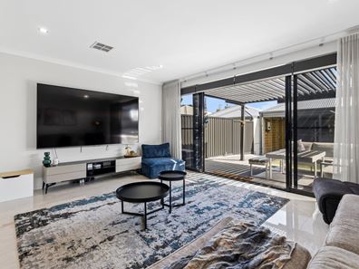 13 Montague Grange, Bushmead WA 6055