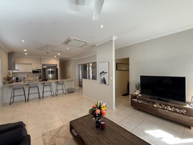 5 Bajamalu Drive, Baynton WA 6714