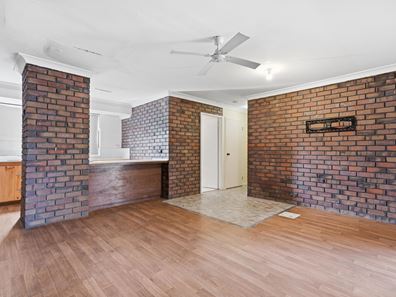 4 Huxley Court, Camillo WA 6111