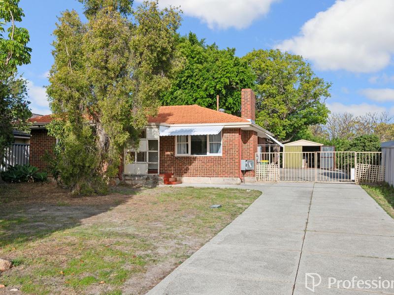 20 Longhurst Way, Queens Park WA 6107