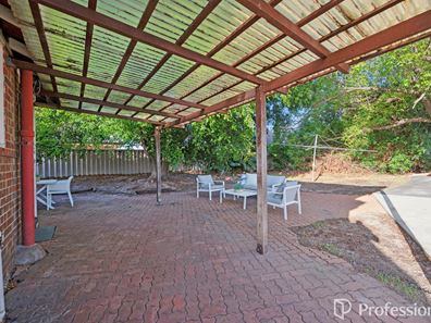 20 Longhurst Way, Queens Park WA 6107