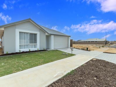 85 Persimmon  Crescent, Karnup WA 6176
