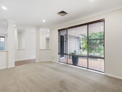 9 Slater Court, Kardinya WA 6163