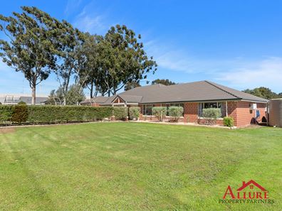 13 Butcher Road, Darling Downs WA 6122