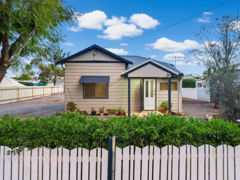 27 Rosenberg Crescent, Kalgoorlie WA 6430