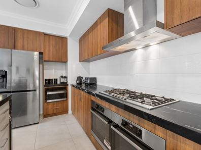 5 Criddle Way, Hammond Park WA 6164